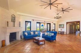 Luxuriously Chic With Amazing Ocean Views Luxuriously Chic With Amazing Ocean Views