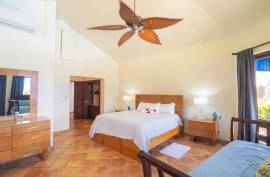 Luxuriously Chic With Amazing Ocean Views Luxuriously Chic With Amazing Ocean Views