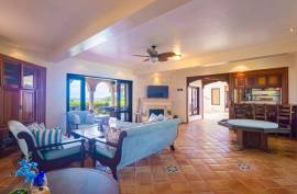 Luxuriously Chic With Amazing Ocean Views Luxuriously Chic With Amazing Ocean Views