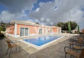 NEAR ALBUFEIRA - COUNTRY VILLA WITH POOL AND GARDENS
