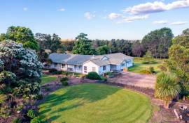 Vineyard Estate With 2 Stunning Homes For Sale In Broke