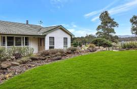 Vineyard Estate With 2 Stunning Homes For Sale In Broke