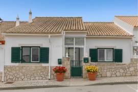 2 Bedroom Linked Villa with a Pool in Espiche Village, near Praia da Luz