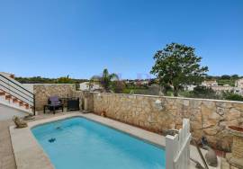 2 Bedroom Linked Villa with a Pool in Espiche Village, near Praia da Luz