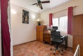 2 Bedroom Linked Villa with a Pool in Espiche Village, near Praia da Luz