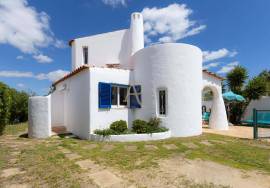 Algarve Villa with Pool in the Center of Albufeira