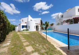 Algarve Villa with Pool in the Center of Albufeira
