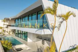 Architectural Masterpiece in Funchal: A New Paradigm of Luxury & Atlantic Views
