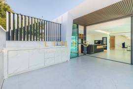 Architectural Masterpiece in Funchal: A New Paradigm of Luxury & Atlantic Views