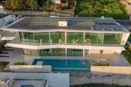 Architectural Masterpiece in Funchal: A New Paradigm of Luxury & Atlantic Views