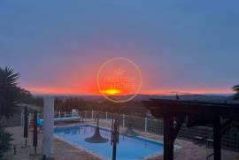 3 bedroom villa with swimming pool, panoramic views of the city, mountains and sea in Loulé