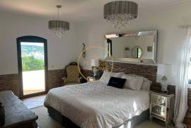 3 bedroom villa with swimming pool, panoramic views of the city, mountains and sea in Loulé