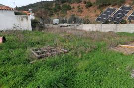 Rustic land located a few kilometers from Salir. Possibility of sale together with a house to which it is attached.