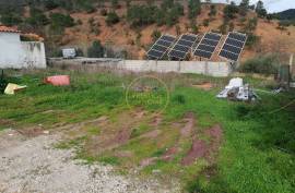 Rustic land located a few kilometers from Salir. Possibility of sale together with a house to which it is attached.