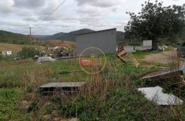 Rustic land located a few kilometers from Salir. Possibility of sale together with a house to which it is attached.