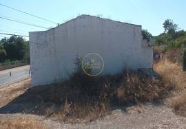 Beautiful typical Algarvian villa located in São Sebastião - Loulé to recover, with the possibility of expanding.