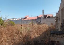 Beautiful typical Algarvian villa located in São Sebastião - Loulé to recover, with the possibility of expanding.