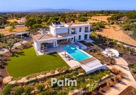 Stunning 4-Bedroom Villa with Heated Pool & Breathtaking Sea Views | Carvoeiro
