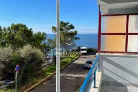 1 Bedroom apartment walking distance to berach