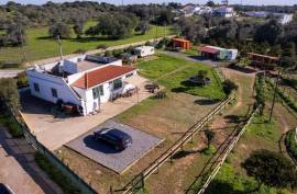 Olhão – 2-bedroom homestead in Moncarapacho with renovation potential Olhão – 2-bedroom homestead in Moncarapacho with renovation potential