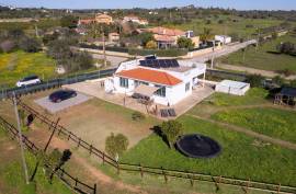Olhão – 2-bedroom homestead in Moncarapacho with renovation potential Olhão – 2-bedroom homestead in Moncarapacho with renovation potential