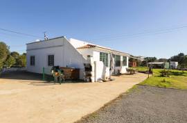 Olhão – 2-bedroom homestead in Moncarapacho with renovation potential Olhão – 2-bedroom homestead in Moncarapacho with renovation potential