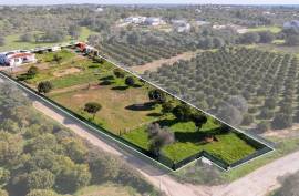 Olhão – 2-bedroom homestead in Moncarapacho with renovation potential Olhão – 2-bedroom homestead in Moncarapacho with renovation potential