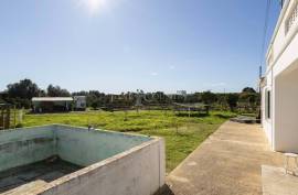 Olhão – 2-bedroom homestead in Moncarapacho with renovation potential Olhão – 2-bedroom homestead in Moncarapacho with renovation potential