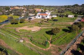 Olhão – 2-bedroom homestead in Moncarapacho with renovation potential Olhão – 2-bedroom homestead in Moncarapacho with renovation potential