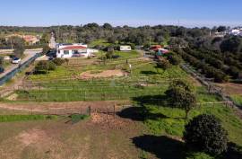 Olhão – 2-bedroom homestead in Moncarapacho with renovation potential Olhão – 2-bedroom homestead in Moncarapacho with renovation potential