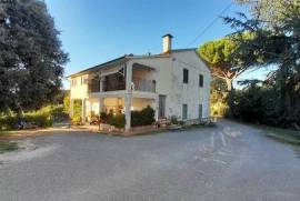 GR8A33 – Country house with large veranda, restaurant, and terrace, 20 minutes from the sea