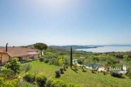 Hill-top Lake View Villa with infinity pool, Passignano sul Trasimeno - Umbria