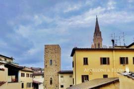Historic Center Apartment with Iconic Views – Tuscany