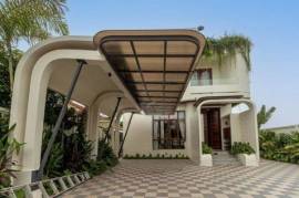 Elegant 4-Bedroom Villa with Sky Lounge & Yard