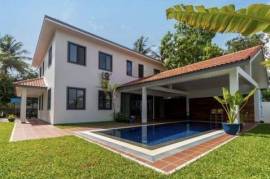 Spacious 4-Bedroom Villa with Pool