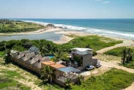 Casa Piedra Beachfront Retreat