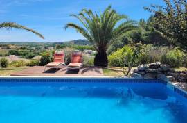 Superb Villa With 195 M2 Of Living Space On 5865m2 Of Land With Pool And Stunning Views Of The Village And The Countryside.