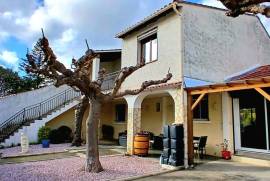 Pleasant Villa With 2 Separate Dwellings, Several Outbuildings And Garage On A 1017 M2 Plot With Lovely Views.