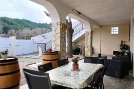 Pleasant Villa With 2 Separate Dwellings, Several Outbuildings And Garage On A 1017 M2 Plot With Lovely Views.