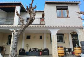 Pleasant Villa With 2 Separate Dwellings, Several Outbuildings And Garage On A 1017 M2 Plot With Lovely Views.