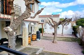 Pleasant Villa With 2 Separate Dwellings, Several Outbuildings And Garage On A 1017 M2 Plot With Lovely Views.