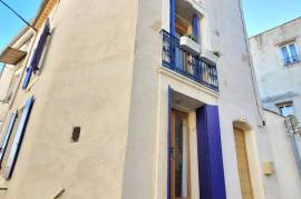Charming Furnished Village House With 73 M2 Of Living Space In The Heart Of The Village, 10 Minutes From Pezenas. Charming Furnished Village House With 73 M2 Of Living Space In The Heart Of The Village, 10 Minutes From Pezenas.