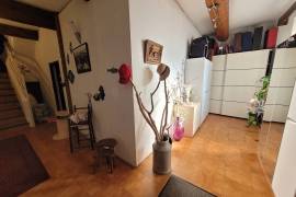 Spacious Winegrower's House With 235 M2 Of Living Space, 180 M2 Garage And 40 M2 South-Facing Terrace. Spacious Winegrower's House With 235 M2 Of Living Space, 180 M2 Garage And 40 M2 South-Facing Terrace.