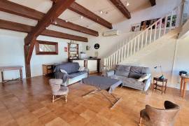 Spacious Winegrower's House With 235 M2 Of Living Space, 180 M2 Garage And 40 M2 South-Facing Terrace. Spacious Winegrower's House With 235 M2 Of Living Space, 180 M2 Garage And 40 M2 South-Facing Terrace.