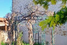 Impressive Maison De Maitre Offering 7 Bedrooms, 4 Bathrooms, A Garage, 2 Courtyards And A Garden With Swimming Pool. Rare Impressive Maison De Maitre Offering 7 Bedrooms, 4 Bathrooms, A Garage, 2 Courtyards And A Garden With Swimming Pool. Rare