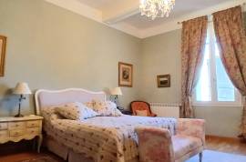 Impressive Maison De Maitre Offering 7 Bedrooms, 4 Bathrooms, A Garage, 2 Courtyards And A Garden With Swimming Pool. Rare Impressive Maison De Maitre Offering 7 Bedrooms, 4 Bathrooms, A Garage, 2 Courtyards And A Garden With Swimming Pool. Rare