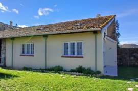 Impressive Maison De Maitre Offering 7 Bedrooms, 4 Bathrooms, A Garage, 2 Courtyards And A Garden With Swimming Pool. Rare Impressive Maison De Maitre Offering 7 Bedrooms, 4 Bathrooms, A Garage, 2 Courtyards And A Garden With Swimming Pool. Rare