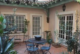 Exceptional Furnished Character House With 300 M2 Of Living Space On The Canal Du Midi.