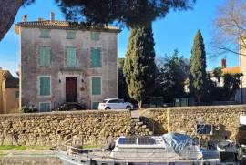 Exceptional Furnished Character House With 300 M2 Of Living Space On The Canal Du Midi.