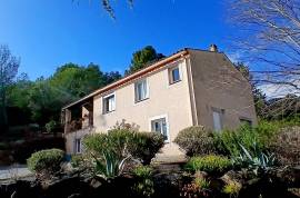Charming Villa With 180 M2 Of Living Space Offering A Main House And An Independent Gite On A Landscaped Plot Of 2360 M2 With Beautiful Views.